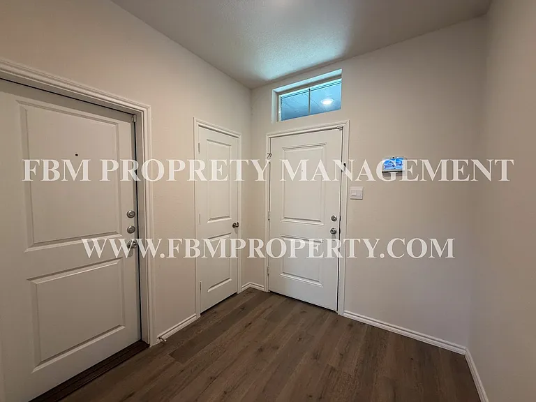 329 Thoroughbred St — Photo 3