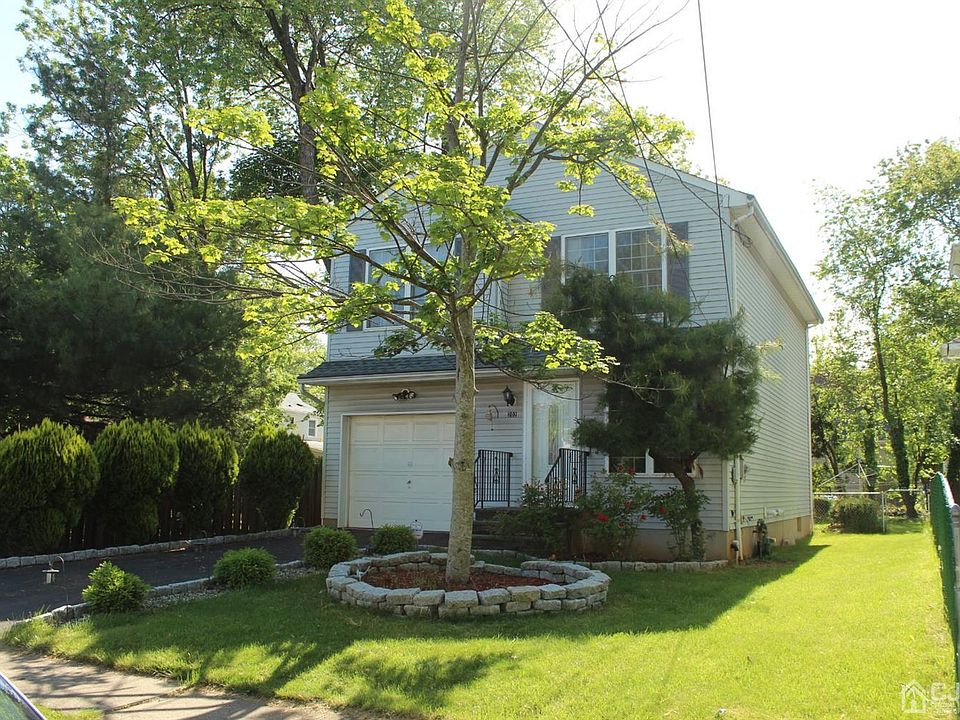2nd image of 202 Benjamin Ave