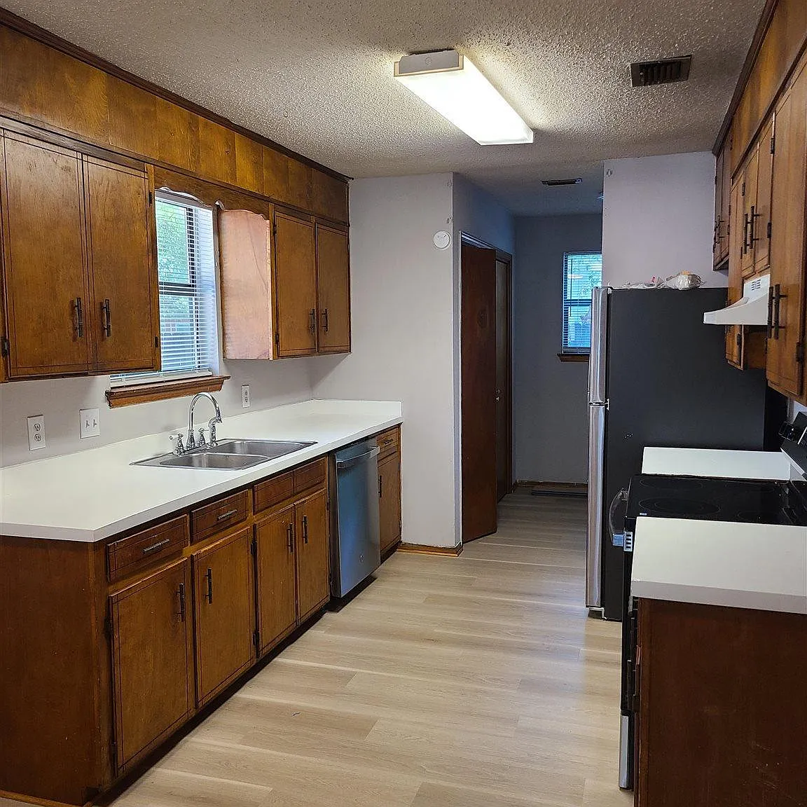 2 bed, 1.0 bath, 1042 sqft, $1,095 — Photo 4