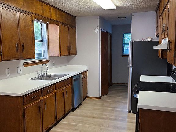 4th image of 331 E Olive Rd