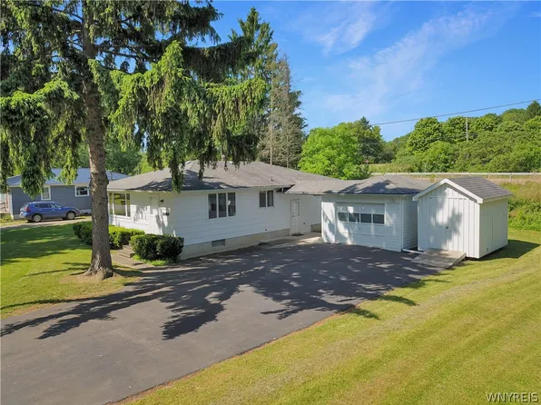 10489 Bernard St, Fillmore, NY 14735