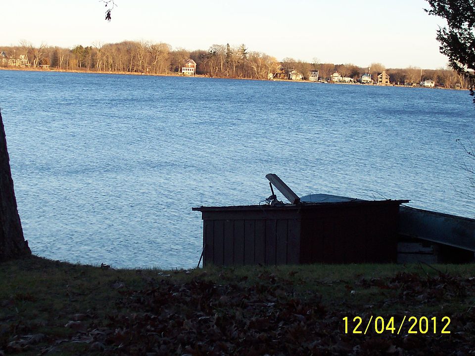 2nd image of 230 S Golden Lake Ln