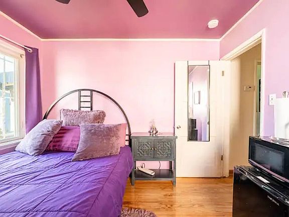 4th image of 11012 S Manhattan Pl Room 1