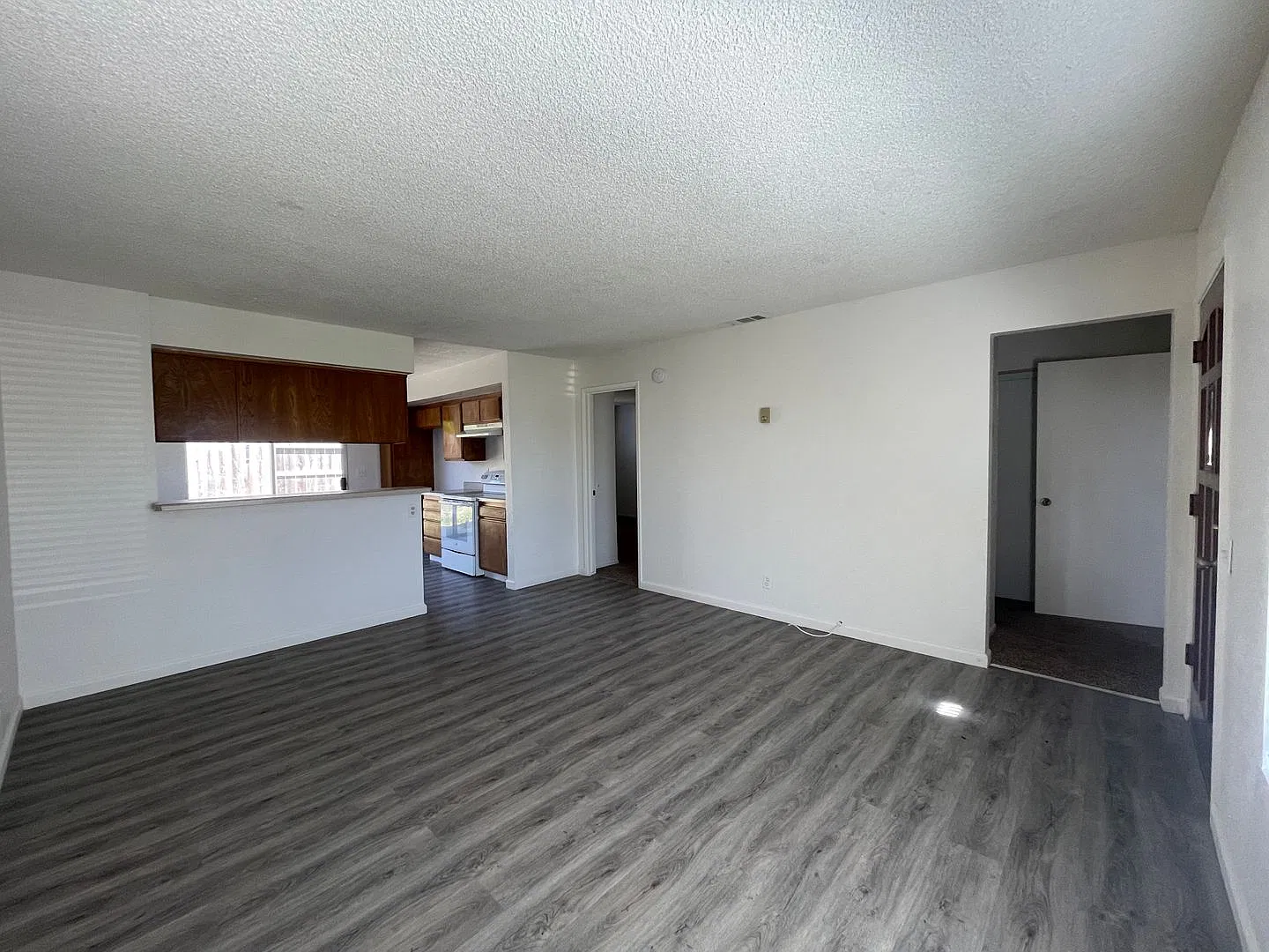 Beautiful single story 2 bed 2 bath townhome! — Photo 2