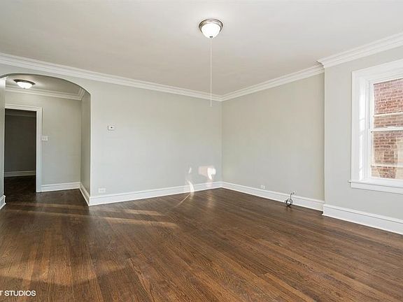 3rd image of 5450 W Cornelia Ave #1