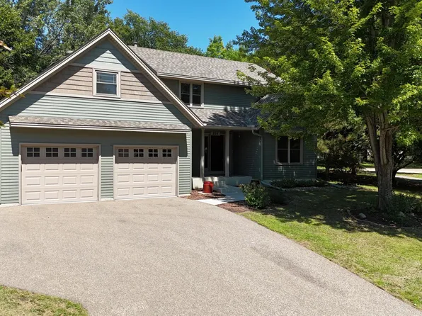 824 Springhill Dr, Burnsville, MN 55306