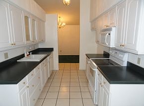 3rd image of 3549 N Tamarisk Ave