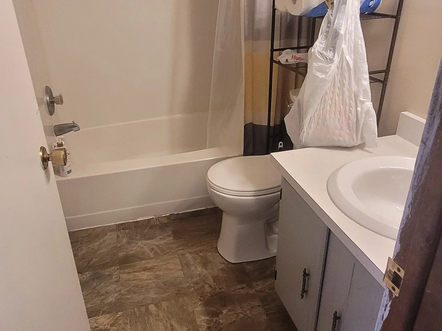 3 bed, 1.5 bath, 1350 sqft, $1,850 — Photo 3