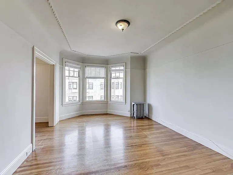 2485 Chestnut St #205 — Photo 2