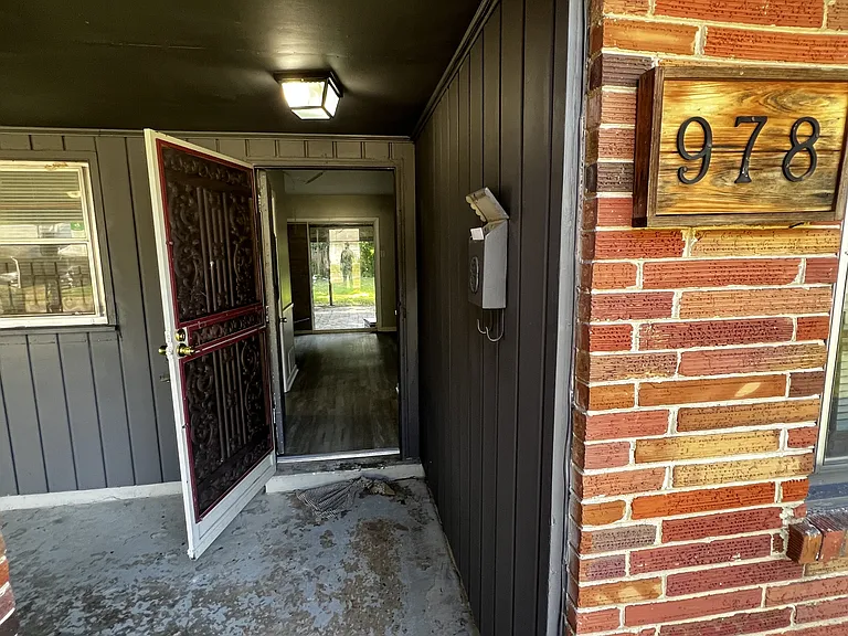 978 Gary St — Photo 12