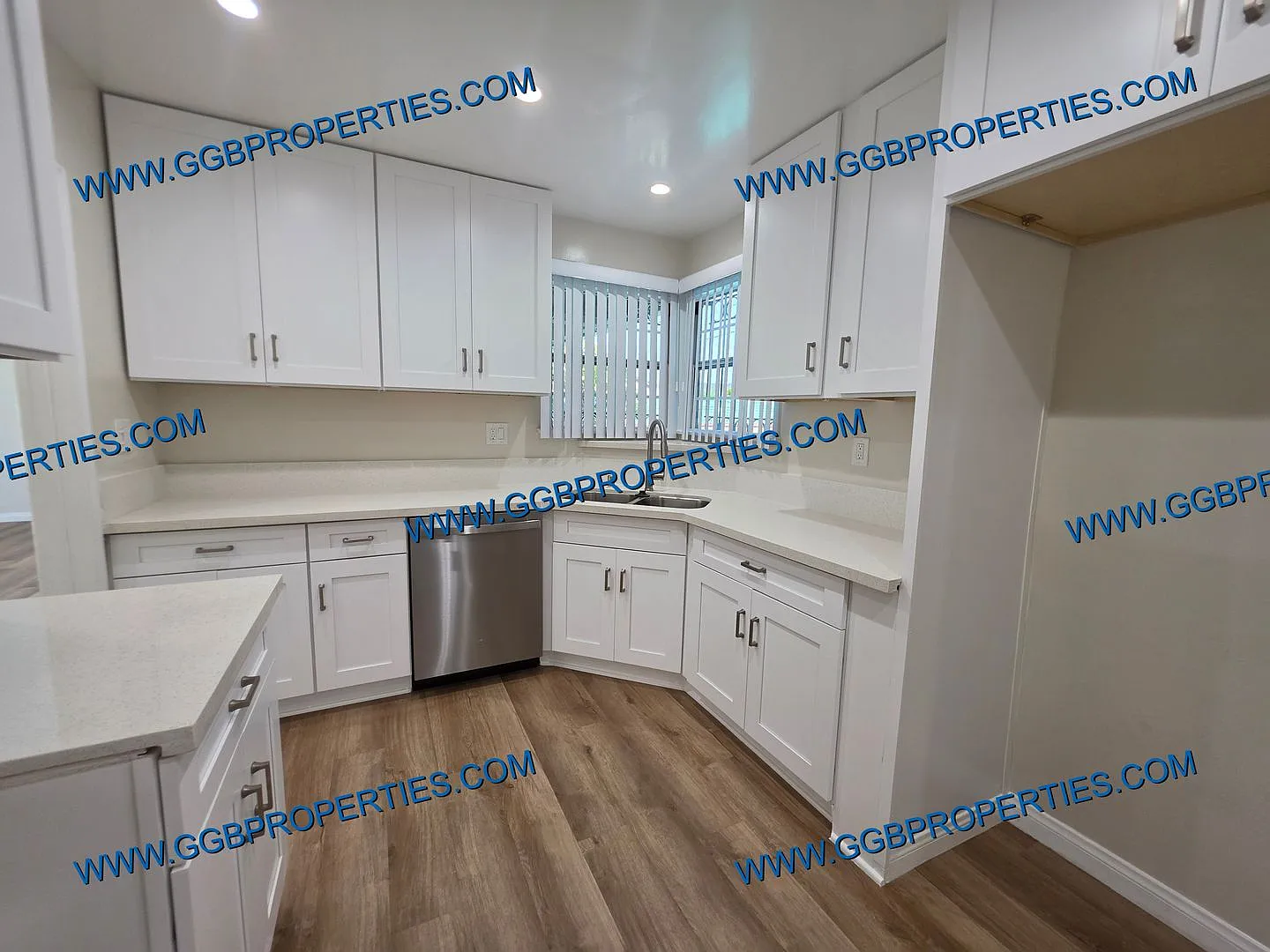 Gorgeous Turnkey 4 BD / 2.5 BA Home in Hawthorne — Photo 4