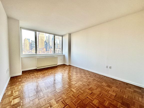 5th image of 350 W 43rd St APT 18E