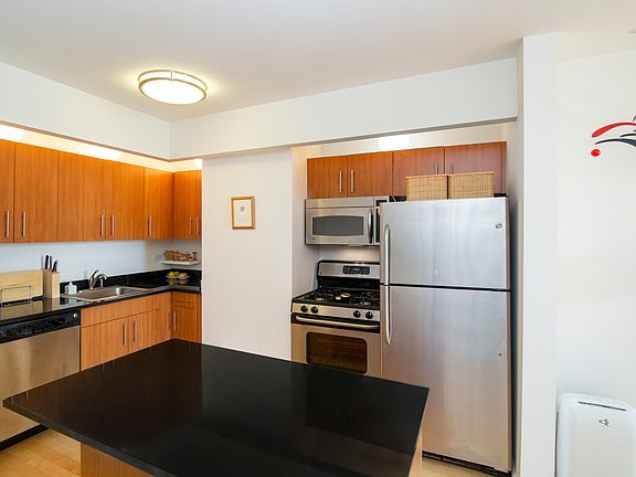 4th image of 20 West St APT 14E