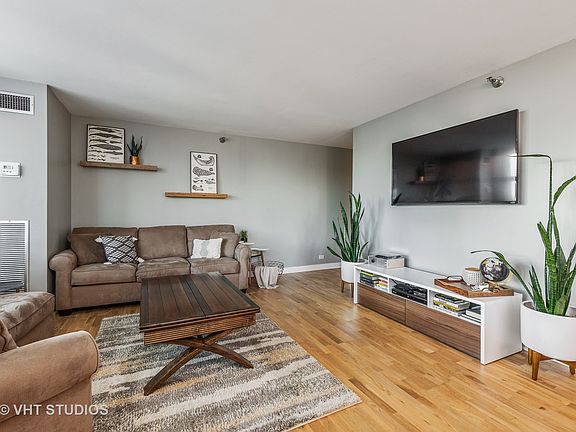 4th image of 401 E Ontario St APT 2401