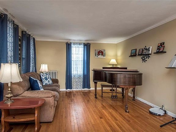 3rd image of 31 Pearl St