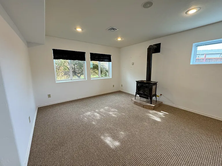 402 Sunridge Ave — Photo 6