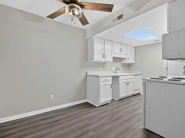 Kellogg Place Apartments — Photo 44