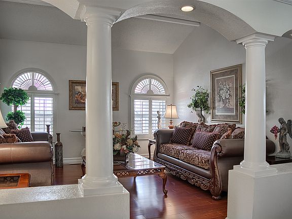 3rd image of 11189 Shiner Ave
