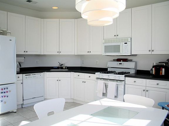 Bright Kitchen 