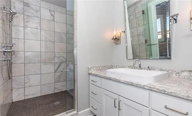 818 Howard Ave #402 — Photo 8