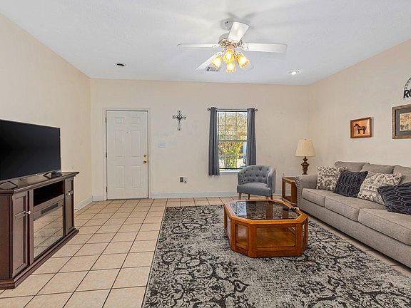 4th image of 208 Fairview Ave #6
