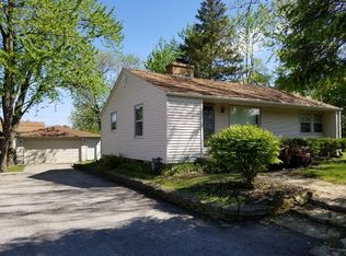 710 E 1st St, Lockport, IL 60441