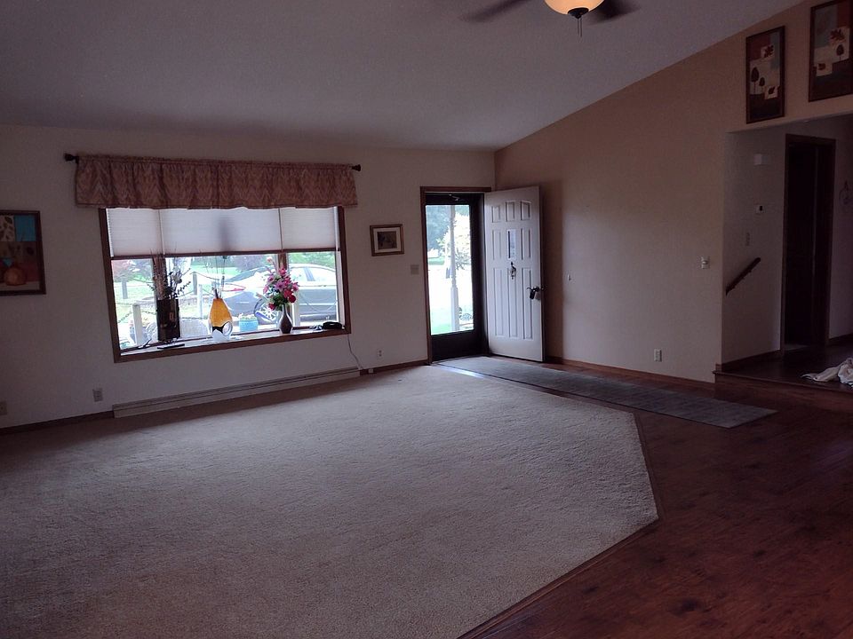 1610 Oakridge Rd, Neenah, WI 54956 MLS 50281954 Zillow