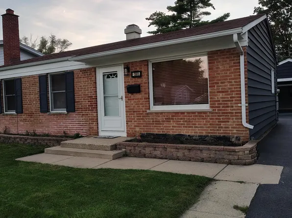 390 E Diane Dr, Buffalo Grove, IL 60089