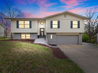 23 Chauser Dr, Saint Peters, MO 63376