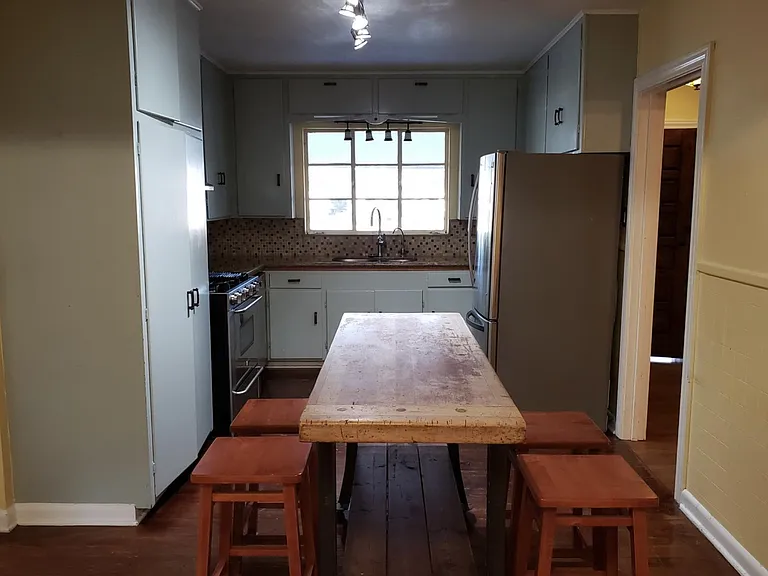 118 E Elmview Pl — Photo 2