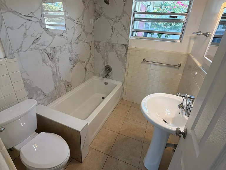 522 Florida Ave — Photo 16