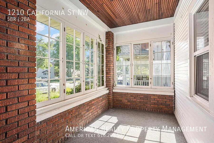 5 bed, 1560 sqft, $3,000 — Photo 2