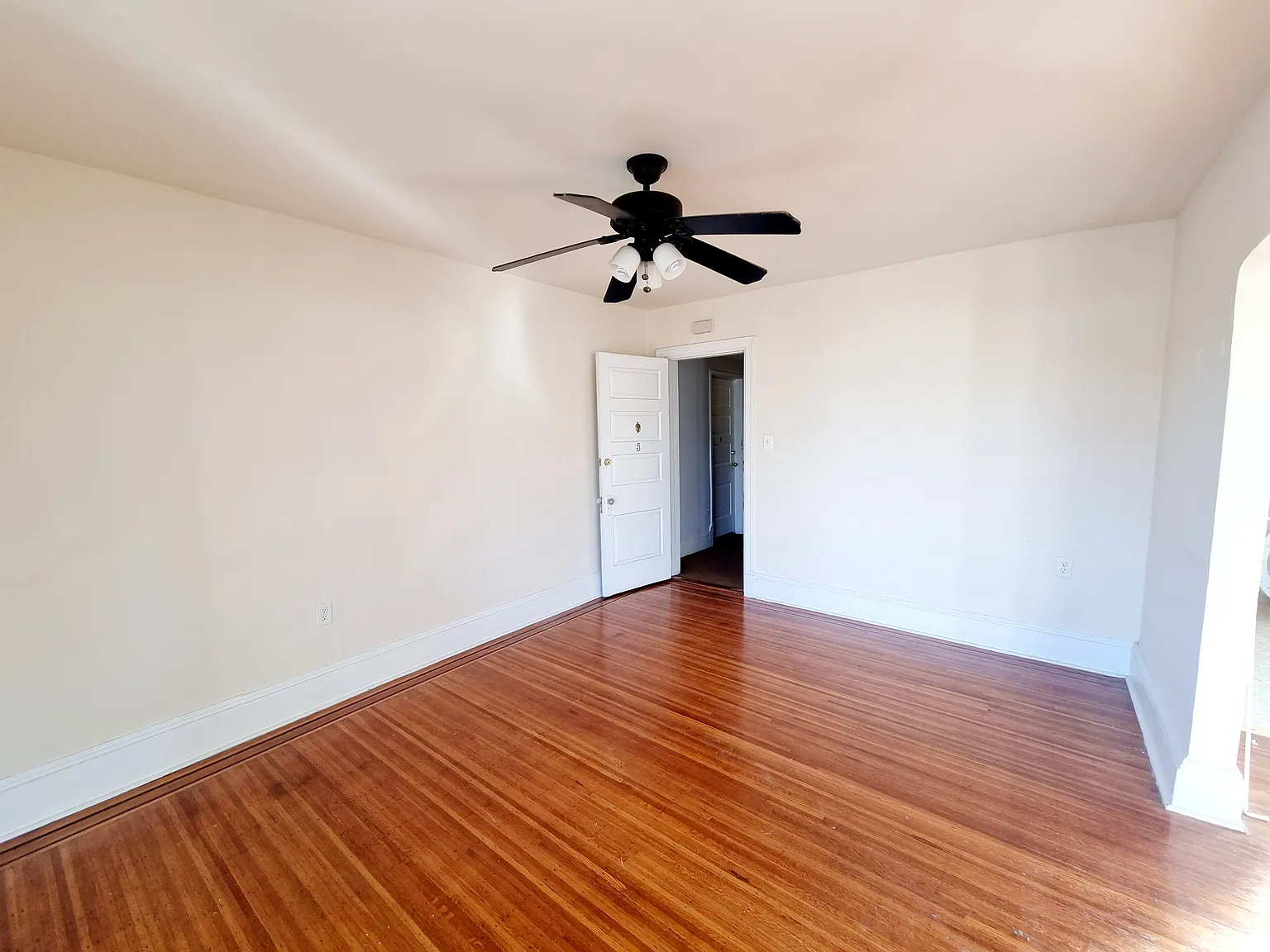 1 bed, 800 sqft, $1,820 — Photo 3