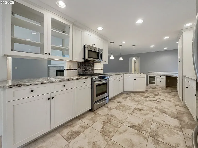 1690 Woodland Ter — Photo 4