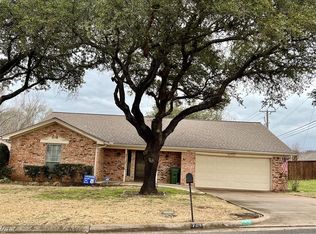 749 Highland Park Dr, Hurst, TX 76054