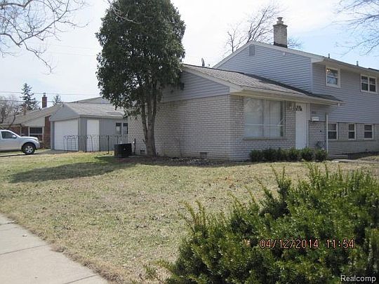 3rd image of 18332 Melvin St