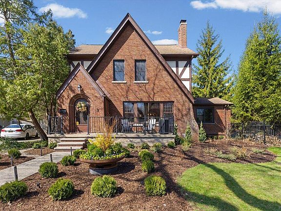 3rd image of 2656 Burnham Rd