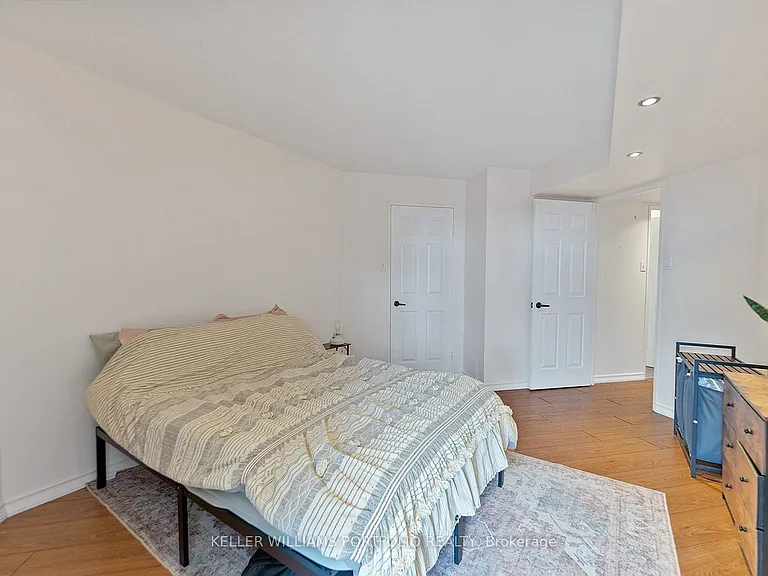 705 King St W #601 — Photo 16