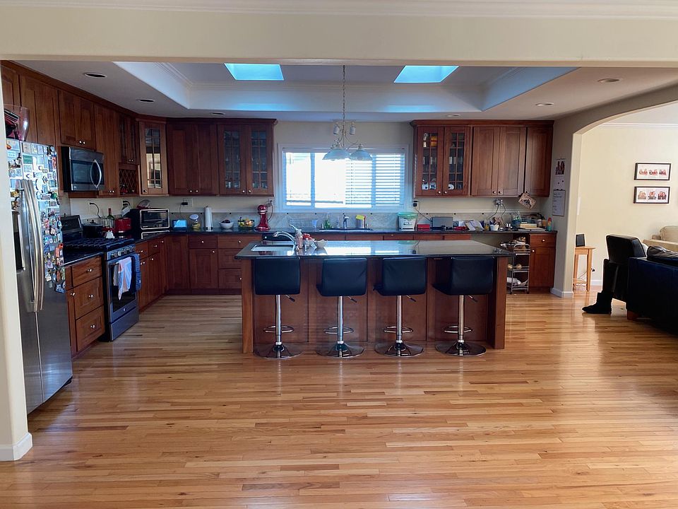 1st image of 9 Buckingham Dr
