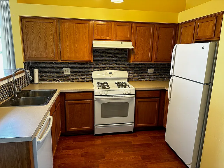 402 Waubonsee Dr — Photo 5