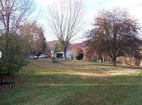 LARGE LOT/PRIVATE