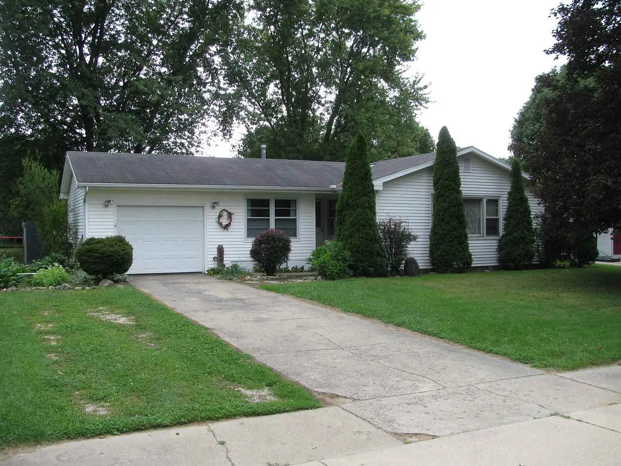 606 Pleasant Ln photo 1