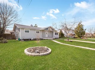 6 Evy Court, Sayville, NY 11782