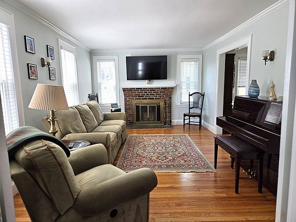 3rd image of 25 Waldeck Rd