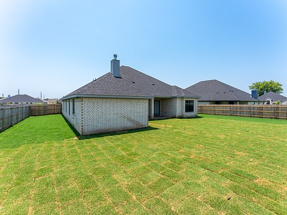 5th image of 829 Sunnys Halo Dr