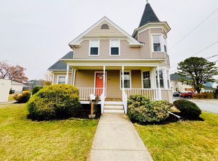 1574 Cranston St, Cranston, RI 02920