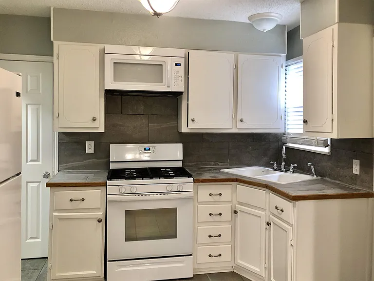 2813 Mitchell Ave — Photo 12