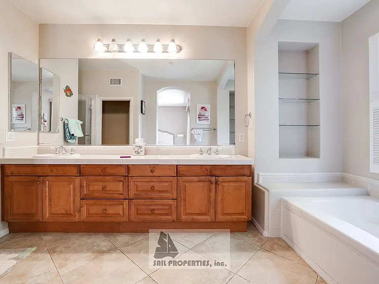 6251 Pacific Pointe Dr — Photo 14