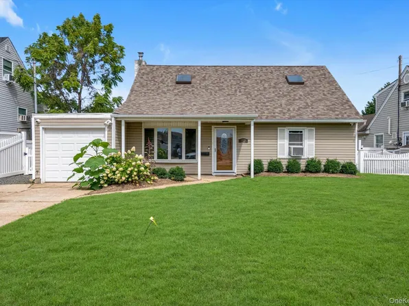 1055 Jefferson Street, Baldwin, NY 11510