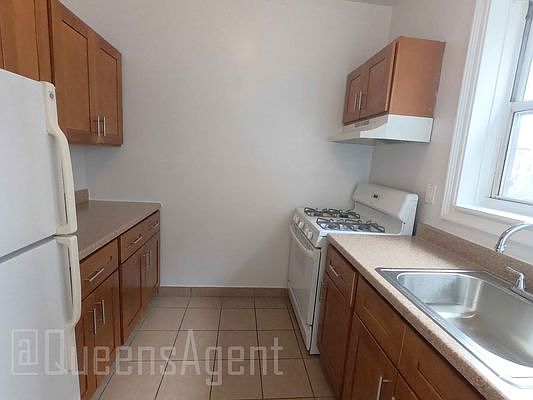 4th image of 83-57 118th St #C5